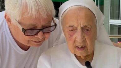 Photo of Старейшая монахиня в мире показала ритуал своей жизни